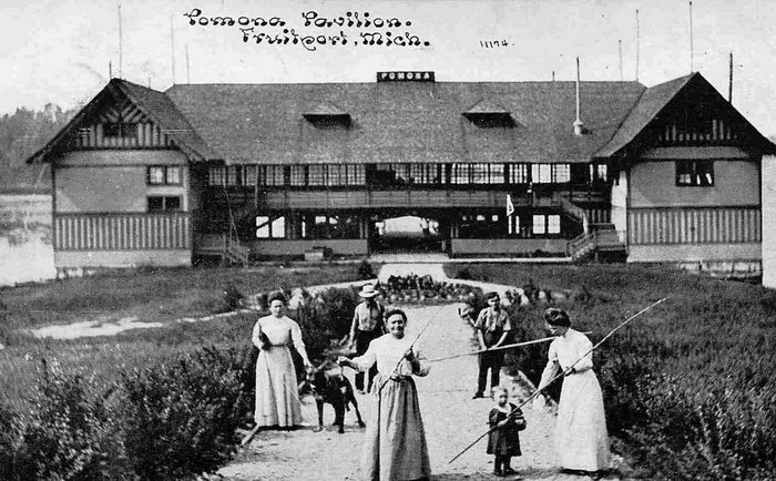 Fruitport Pavilion (Pamona Pavlion) - Old Postcard